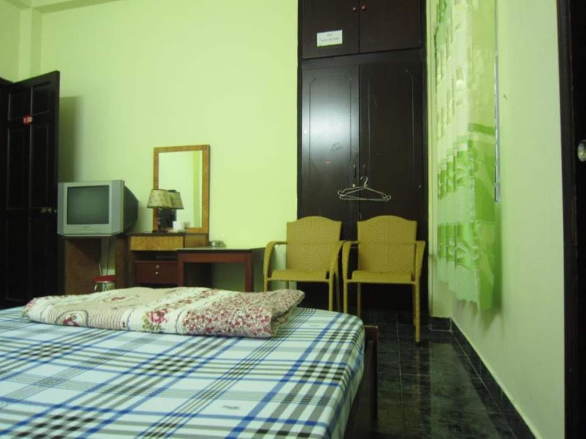Hòa Thịnh Khách sạn *